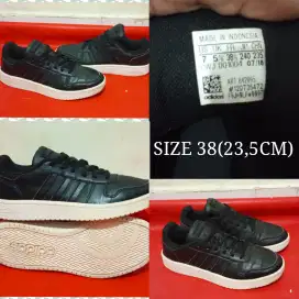 Jual Sepatu Second Adidas Hitam size 38