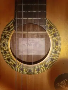 Guitar valencia ori