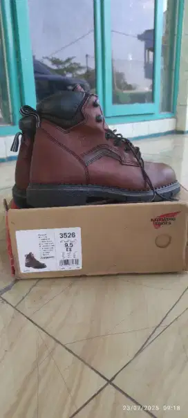 Sepatu safety redwing 3526