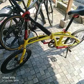 Sepeda lipat merek pasific