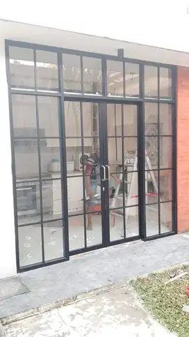 Pintu Kaca Aluminium Hitam Minimalis | SS Aluminium Kaca Tangerang