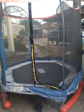 Trampolin bekas