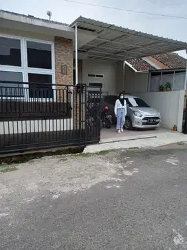 Dijual rumah type 100 luas tanah 120