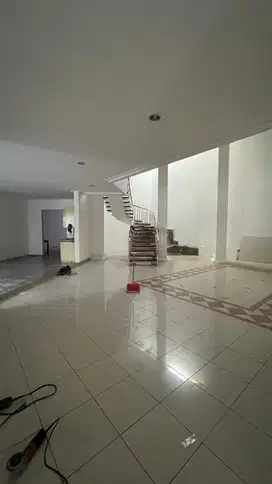 Disewakan Rumah Pluit Timur hoek baru bagus siap huni