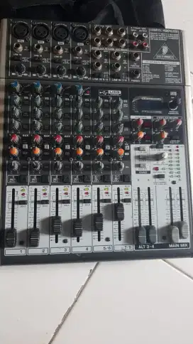 Mixer Behringer X1204 USB