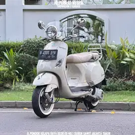 jual cepet Vespa LXV 150 3VIE Th 2015 WARNA KREM