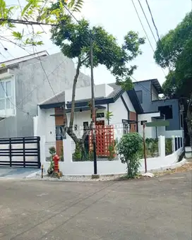 RUMAH CANTIK FULL FURNISH BARU RENOV POSISI HOEK LOKASI STRATEGIS