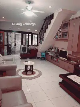 Dijual Rumah dalam komplek hanya selangkah ke BxChange dan Stasiun