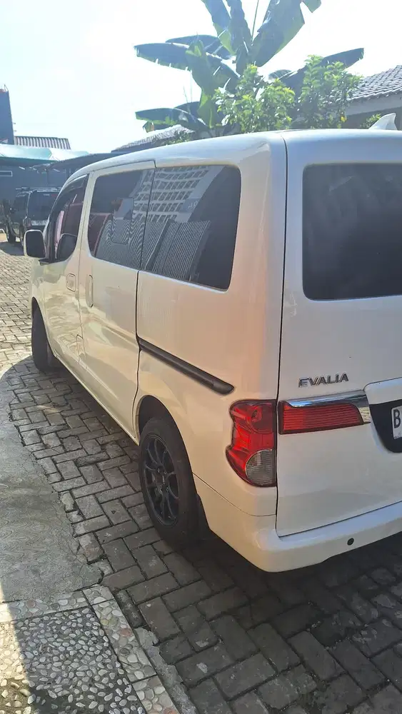 Nissan Evalia 2013 XV MT keyless ac double