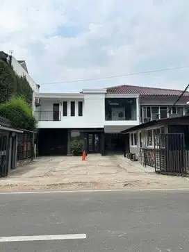 Jual Rumah Usaha Strategis di Area Bangka SHM Dengan Pool