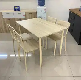 SET MEJA MAKAN LAMIRA 4 KURSI