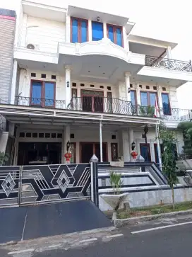Di sewakan Rumah strategis  ( ramah lingkungan dan bersih)