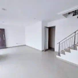 DI SEWAKAN RUMAH PANTAI INDAH KAPUK 3 KAMAR TIDUR 2 LANTAI 8X10