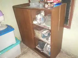 lemari bekas butuh restorasi