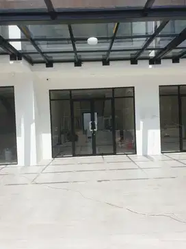 Disewakan Ruko 3 Lantai Hadap Jalan Raya Boulevard Gading Serpong