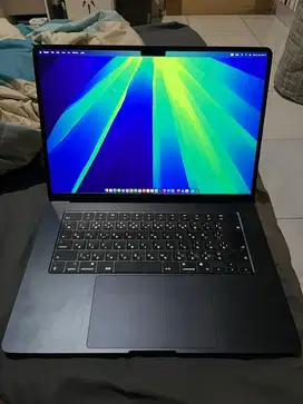 Macbook air retina 2023 black 15 M2 CHIP 8/256gb batangan resmi MURAH