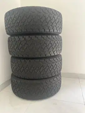 maxxis 980 bravo at 265 60 R18 kondisi 95% ban offroad fortuner pajero