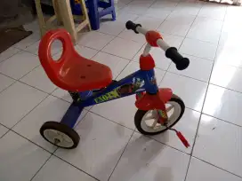 Sepeda anak tiga roda