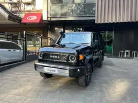 Toyota Land Cruiser 70 LX 2.8L Diesel A/T