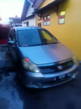 Honda stream silver