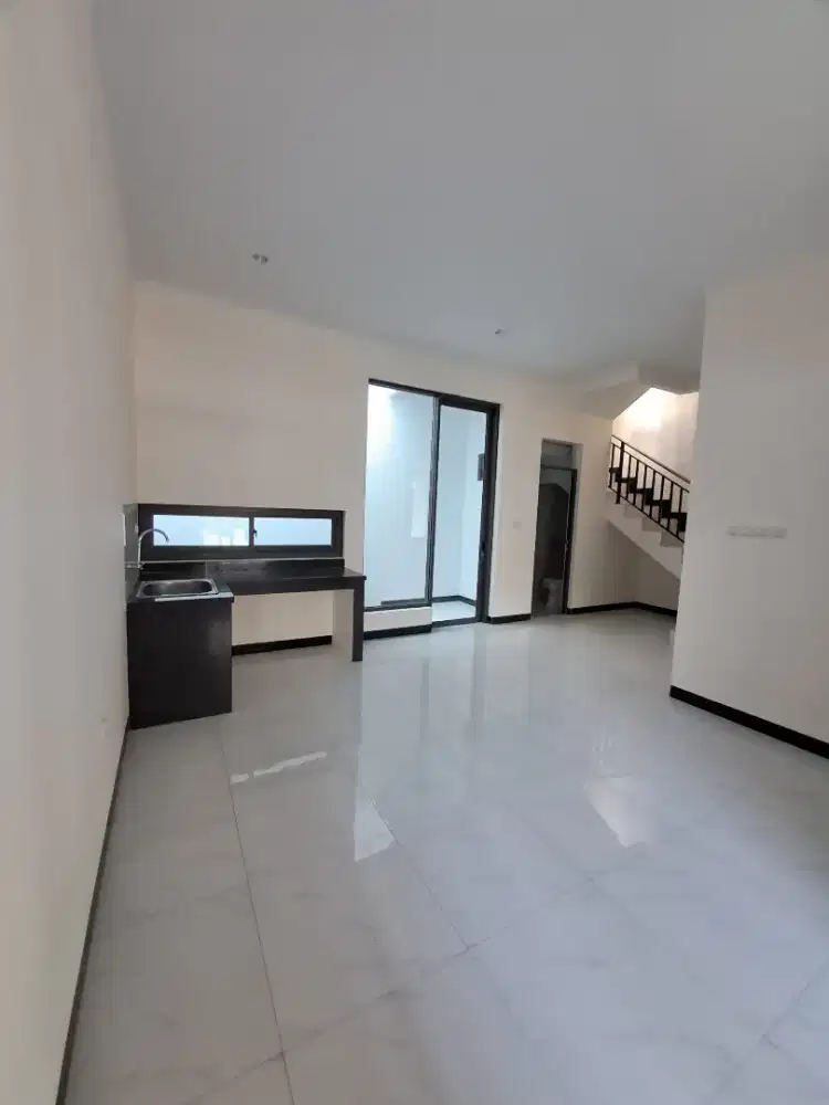 DISEWAKAN : Rumah baru 2lt, Taman Kopo Indah 5, Gardenville