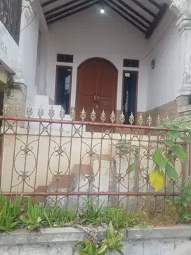 Jual rumah tinggal halaman luas 100/143 m2