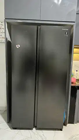 Di jual kulkas 2 pintu merek samsung