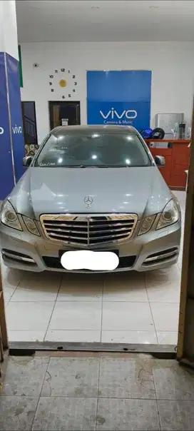 Mercedez Benz E 300  ( 2011 )