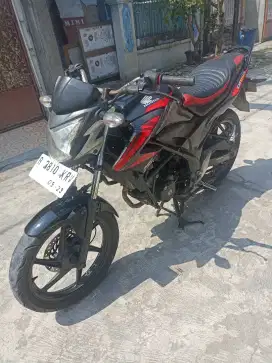 Honda CB 150R th 2014 surat lengkap barang original unit tinggal pake