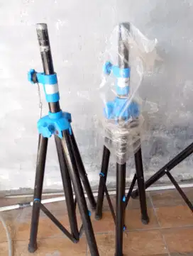 Stand speaker huzler 1 masih baru satunya masuh bagus