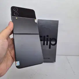 Samsung Z Flip 4 8/256GB Black Fullset No Garis No Cacat Mulus