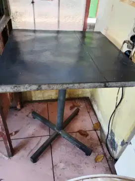 Meja cafe kotak