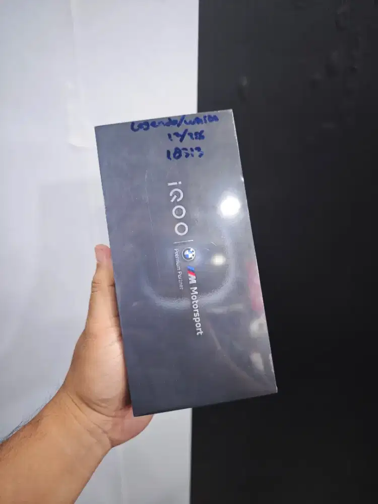 IQoo 13 12/256GB Garansi Resmi