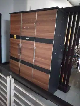 Lemari Pakaian 3 Pintu