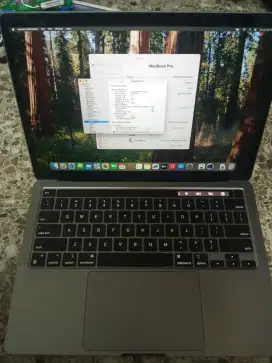 Macbook PRO M1 256gb 13 inch touchbar no dents