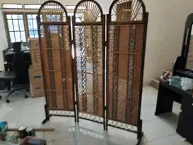 Penyekat ruangan rotan