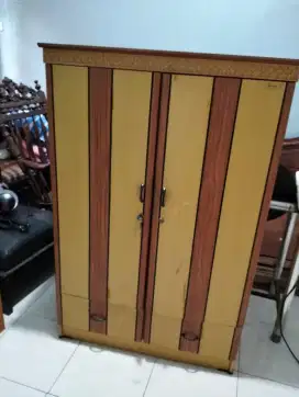 Lemari Baju Bekas