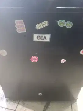 Di jual kulkas mini bar GEA normal