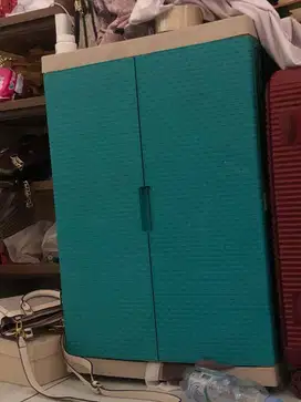 Lemari plastik warna hijau