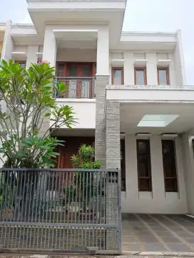 Rumah siap huni 2 lantai cluster depan Citra Gran Cibubur