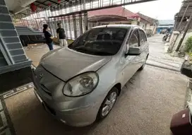 KM Rendah - Nissan March L 1.2 Bensin-AT 2013 Silver - TX