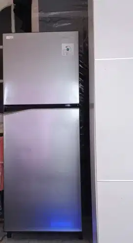 kulkas dua pintu panasonic inverter 196 Lt