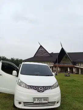Nissan Evalia White