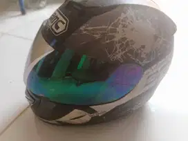 90% barang/helm merek Bmc ini masih bagus.