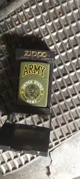 Koleksi korek zippo