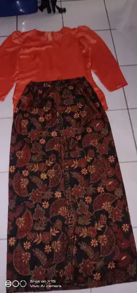 Jual kebaya modern dan rok kain batik cantik