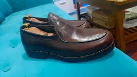Sepatu kulit sapi asli
