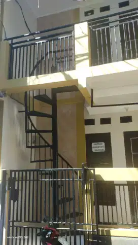 Di kontrakan rumah