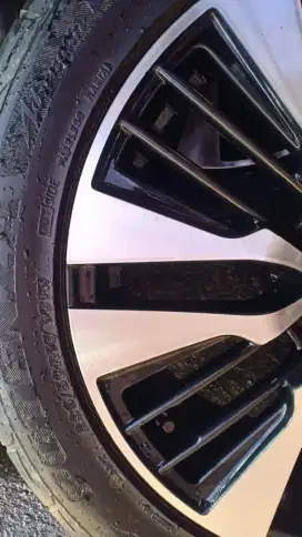 Velg vellfire masih bawaan nya blom prnah di ganti dari beli mbil ny.