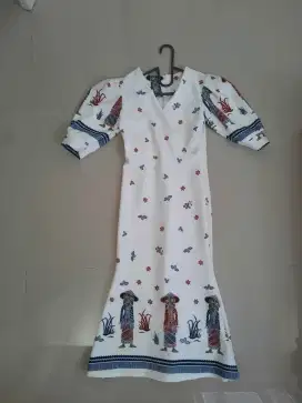 Dress motif putih